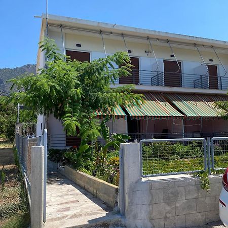 Apartamento Rania'S House Méthana Exterior foto