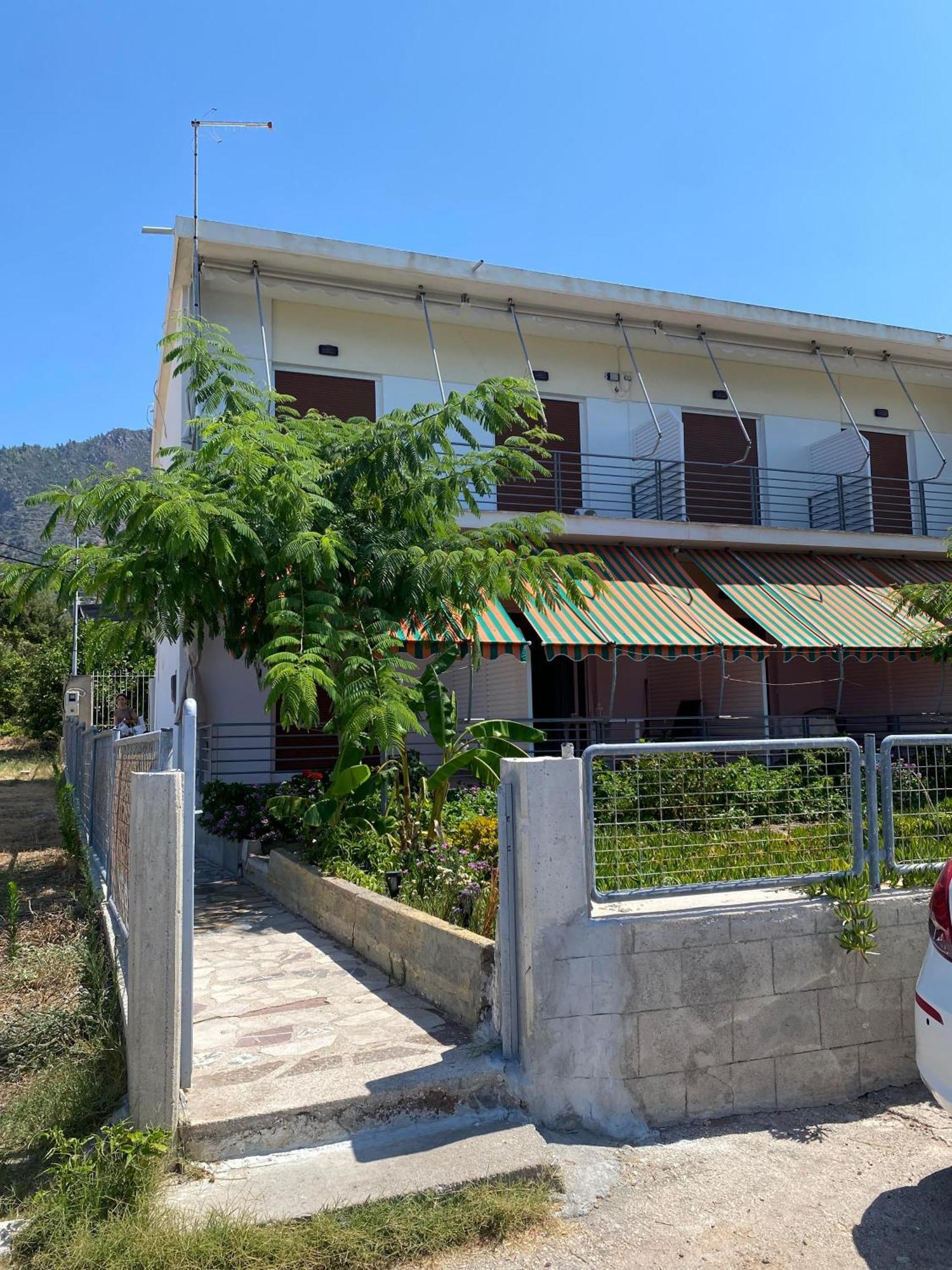 Apartamento Rania'S House Méthana Exterior foto